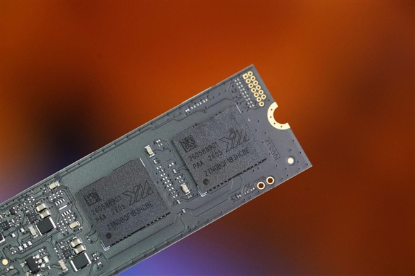 华强北拿到iPhone 18 Pro图纸:提前开始研究实体卡槽改装方案了